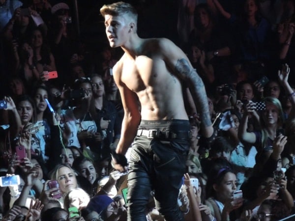 Justin Bieber spends over R800 000 on strippers | You