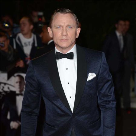 Daniel Craig's royal 'dine and sleep' | You
