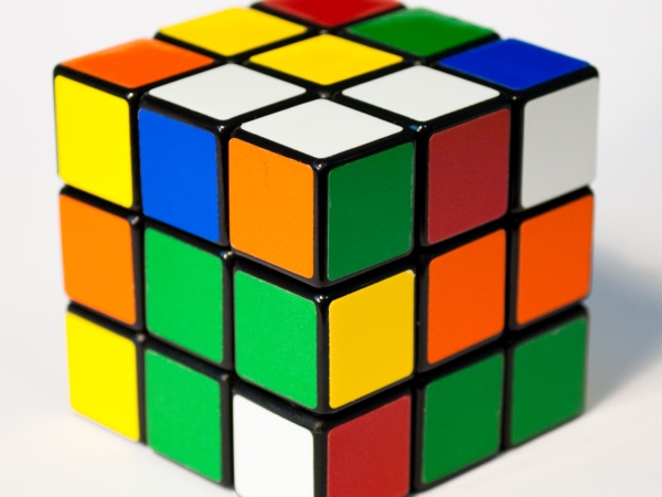 Eltern-Kind-Interaktion Rubik's Cube Vibrato  doppeltes veränderndes Gesicht 
