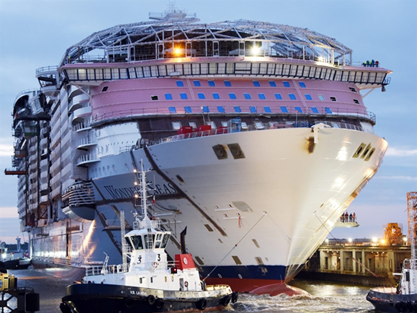 Royal Caribbean is building the new world's largest cruise ship despite