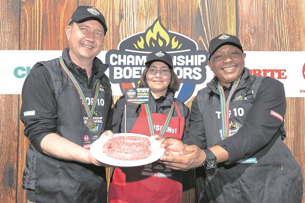 From left: Jean Drotske with winner Yvonne Blaauw and Bobby Hassen at the Shoprite Checkers 2018 boerewors competition.