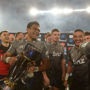 Seta Tamanivalu of the Crusaders with the trophy (Gallo)