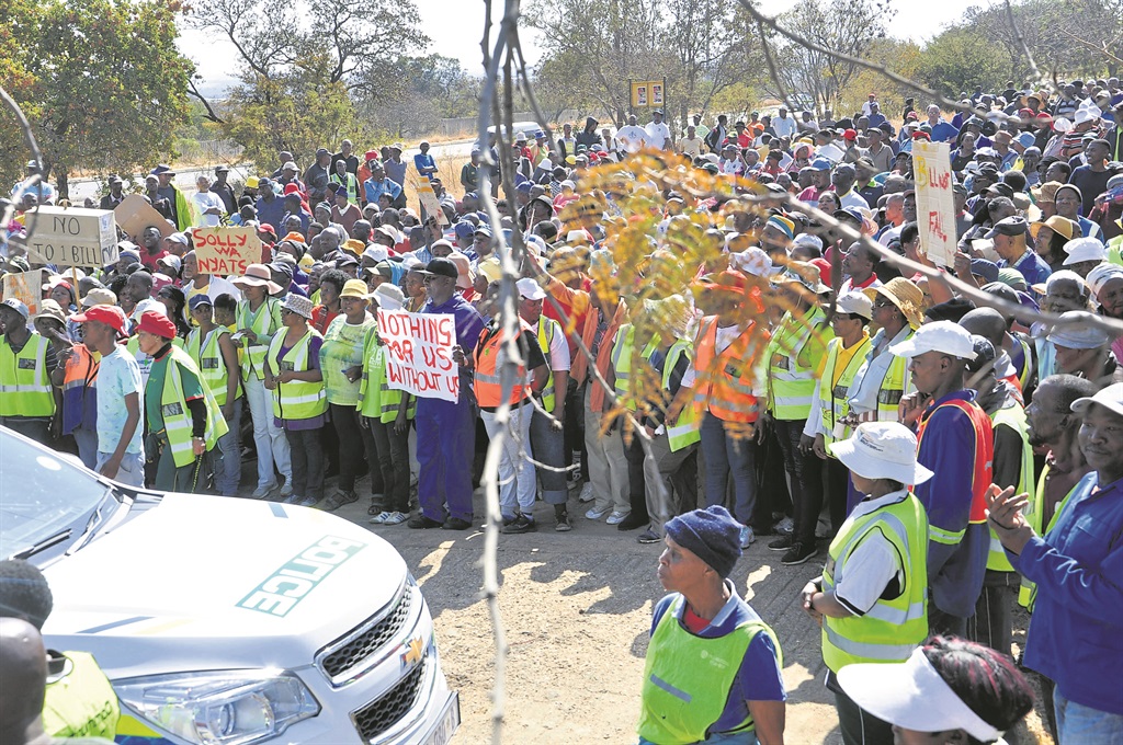 Some of the residents from Mabopane, Winterveld, Ga-Rankuwa and surrounding areas marched to the Odi Rand Water to handover their memorandum of demands.                                            Photo by Samson Ratswana