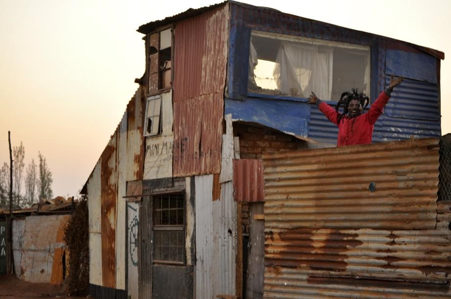 Simon Balangile has built himself and his family a comfy mkhukhu mansion. Photo by Sammy Moretsi