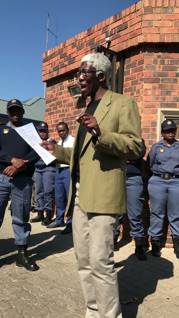 Thabo Mpakanyane, son of the late Mmule Mpakanyane addresses officers at Actonville Police Station.Picture: Boitumelo Mpakanyane