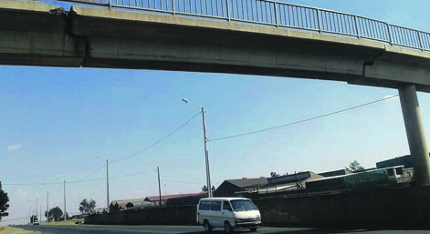 People fear that this bridge on Vereeniging Road may fall at any time. 