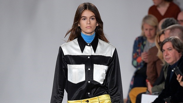 Cindy Crawford’s daughter makes her runway debut - will she become ...