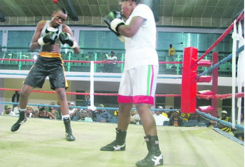 Clash: WBF bantamweight title holder Bukiwe Nonina (left) in action against Mukondeleli Ndou. Picture: Nceba Dladla