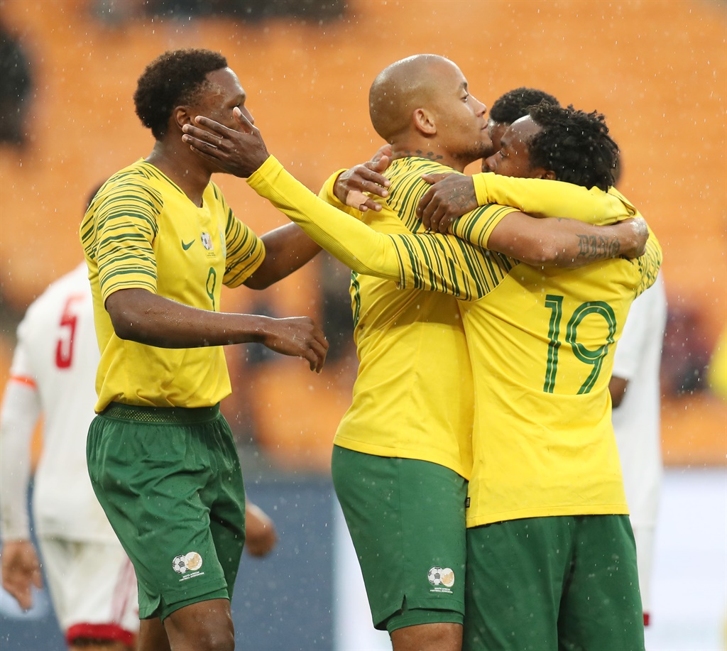 Dino Ndlovu celebrates goal with teammates 