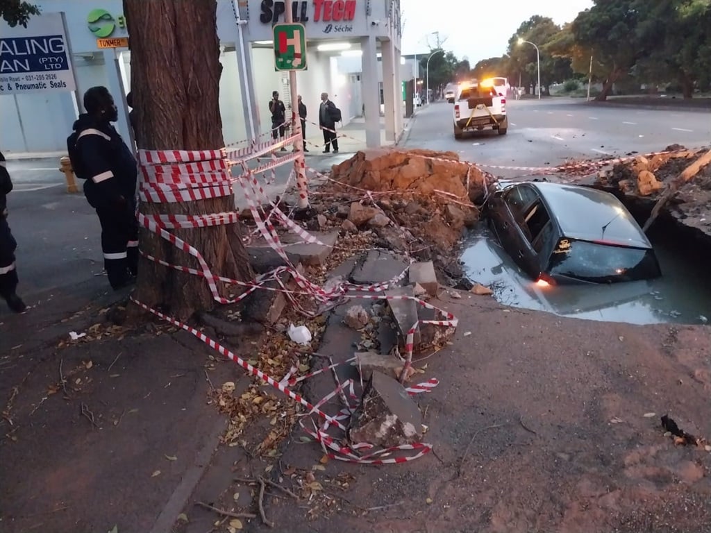 News24.com | Durban motorist unharmed after driving into construction hole in Durban