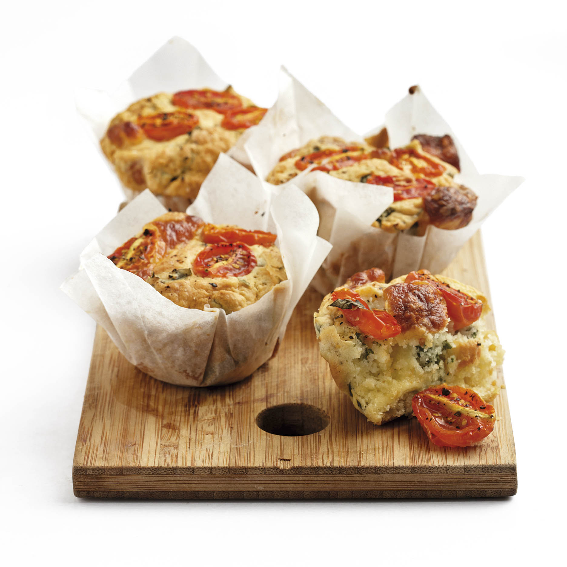 Tomato, basil and mozzarella muffins | Sarie