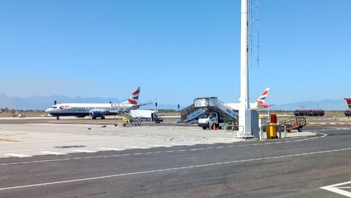 A British Airways (BA) flight has had technical difficulties with its landing gear in Cape Town.