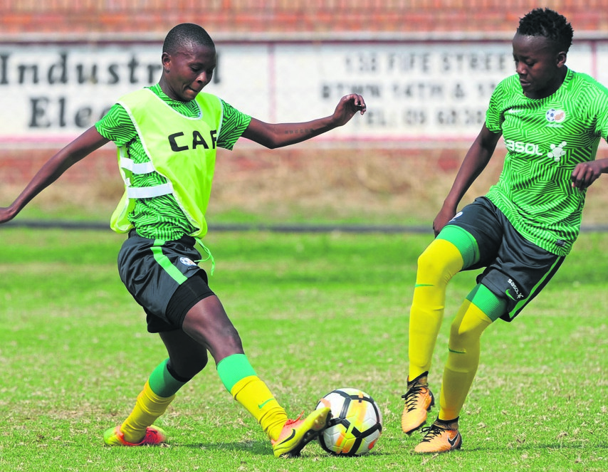 Nompumelelo Nyandeni (left) and Thembi Kgatlana training hard ahead of their semifinal showdown with Zambia today.Photo by Sydney Mahlangu/Backpagepix.