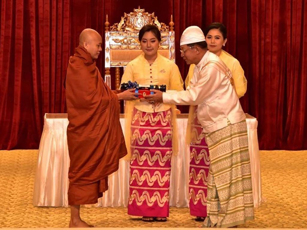 Biksu penghasut ‘Buddhist bin Laden’ Wirathu memenangkan penghargaan untuk ‘kebaikan Persatuan Myanmar’