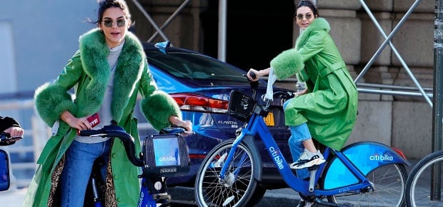 Kendall Jenner rides a bike in NYC. (Photo: Greatstock/Splash)