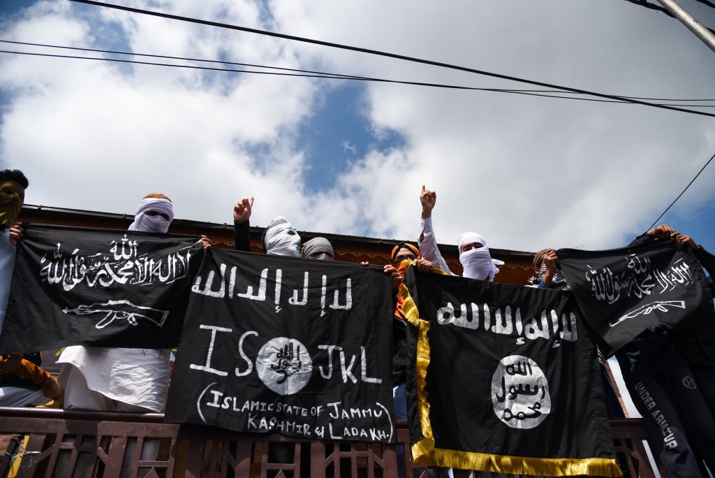 Protesters waving ISIS flags in Sringaar. 