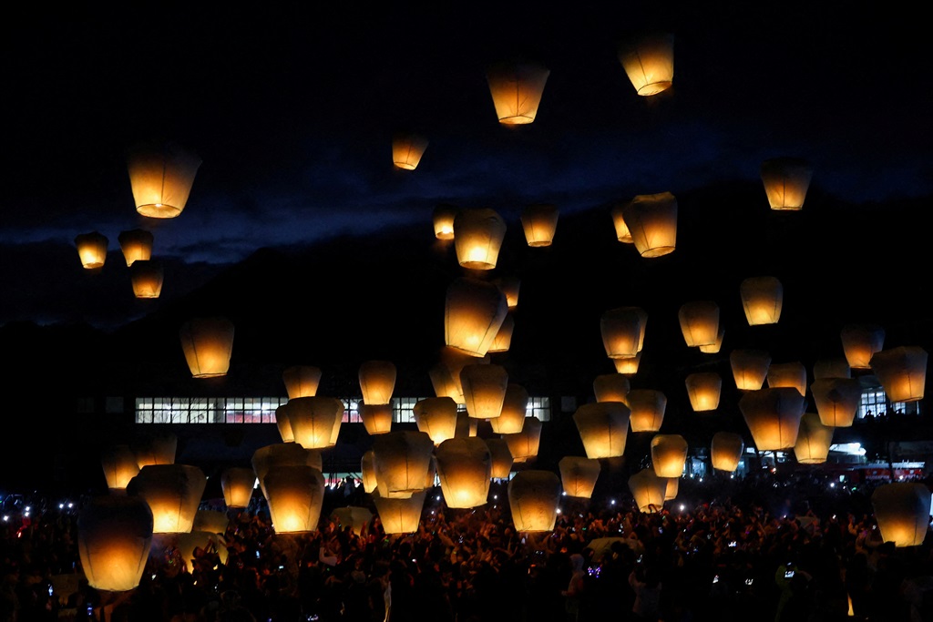 People release sky lanterns ahead of the Lantern F