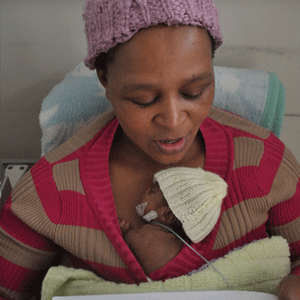 Mother, Ncumisa Mzinjani from Mfuleni in Cape Town reads to her baby boy, Indiphile at Tygerberg Children’s Hospital