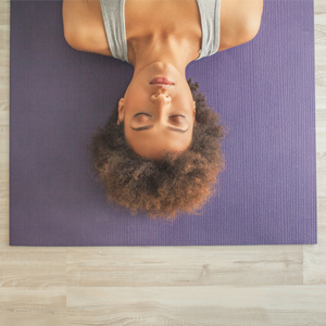 Sleeping on a yoga mat may have benefits to your health. 