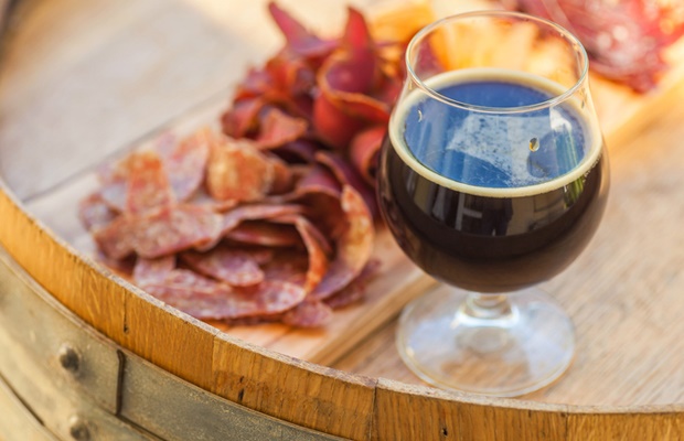 smoked porter beer with pieces of biltong as snack