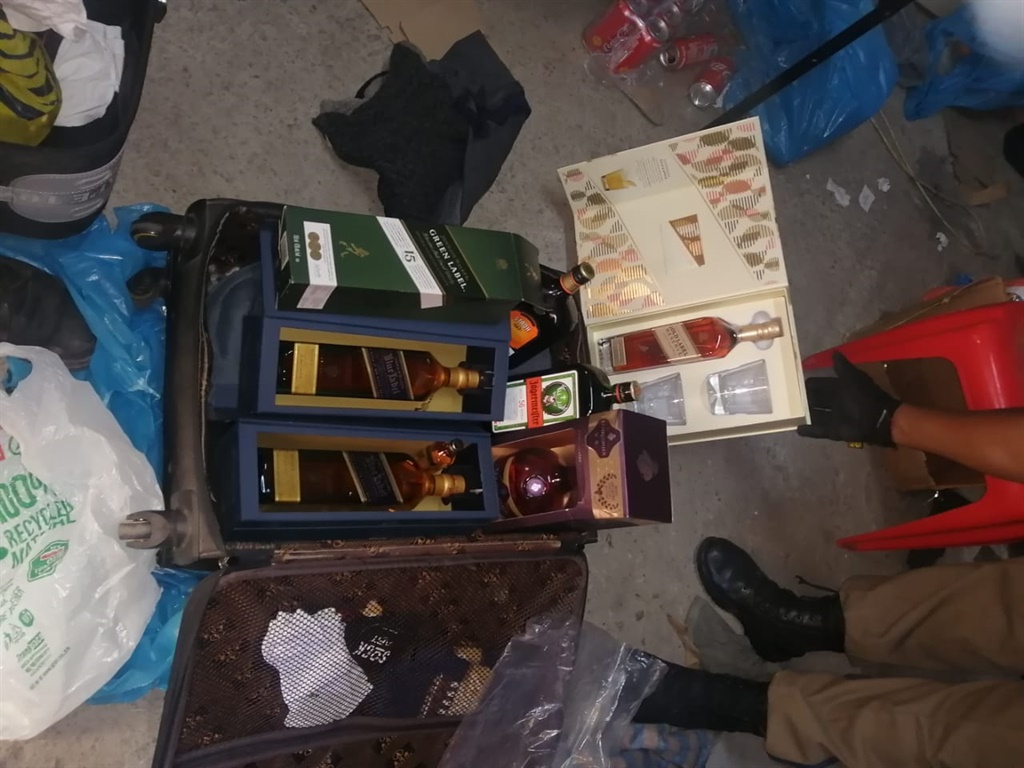Cape Town Metro Police officers confiscated R500 0