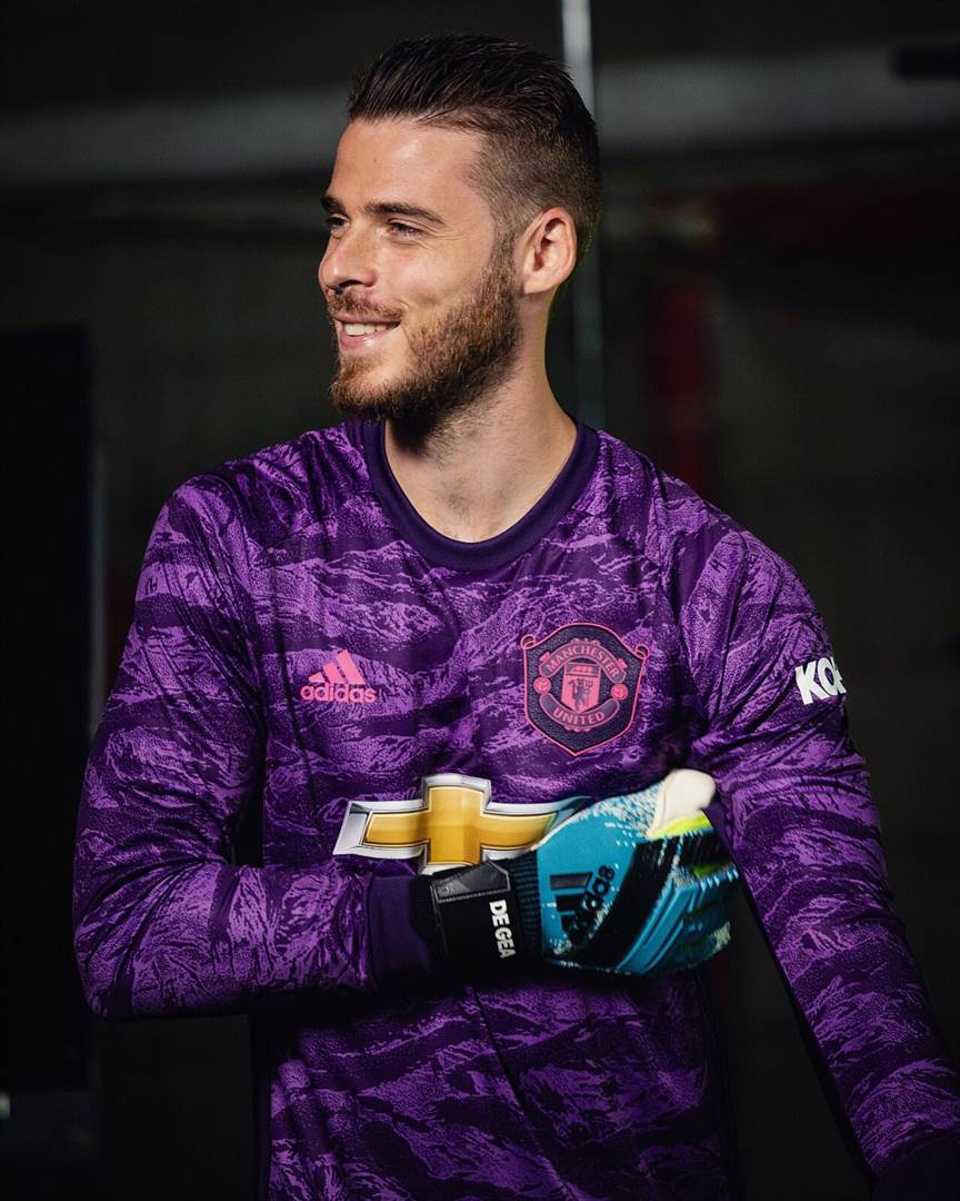 Man utd purple goalkeeper sales shorts