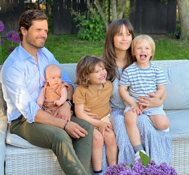 Prince Carl Philip, Princess Sophia and their three kids, Prince Alexander (5) Prince Gabriel (4) and Prince Julian (8 months), live at Villa Solbacken, not far from where Siri was spotted.