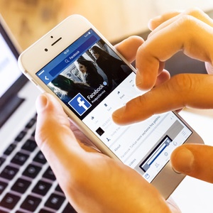 Could social media play a positive role in the outbreak of disease? Experts say yes. 