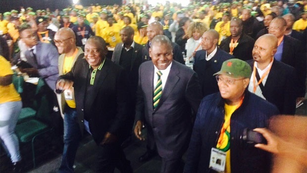 Ramaphosa, flanked by other ANC top dogs such as Fikile Mbalula and Nathi Mthethwa walks into the hall to address delegates.<br />