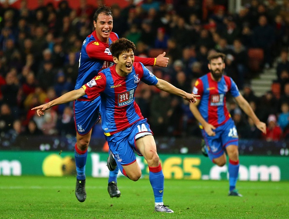 Lee Chung-Yong of Crystal Palace celebrates scoring his team