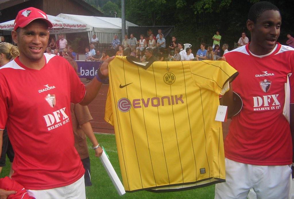 Mokwena shows off a Dortmund shirt received from J