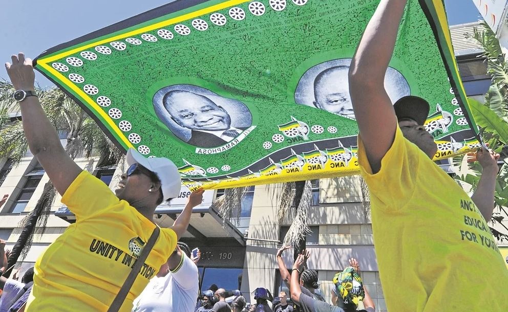 Pro-Cyril Ramaphosa ANC members picket outside ANC provincial offices in Durban yesterday.PHOTO: Ian Carbutt