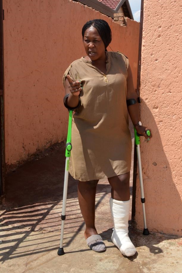 Busi Mngomezulu is still using crutches after the car she was travelling in collided with that of comedian Tumi Morake. Photo: Morapedi Mashashe
