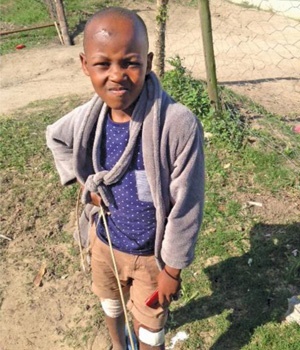 Little Kamva Ntsasa lost his aunt and two of his cousins in the bus accident. The Grade 3 pupil called for help after the accident despite being injured 