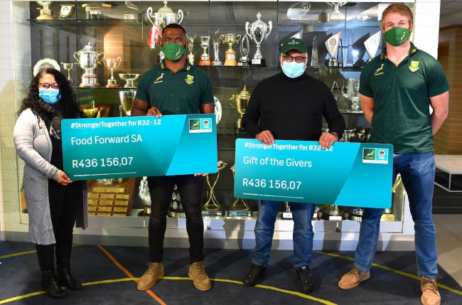  Deidre Adam (Food Forward SA), Springbok captain, Siya Kolisi, Gift of the Givers director Badr Kazi and Springbok, Pieter-Steph du Toit during the StrongerTogether R32-12 draw cheque handover. (Photo by Ashley Vlotman/Gallo Images)