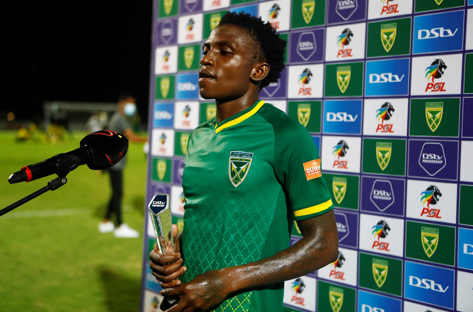 Golden Arrows sign unsettled Orlando Pirates midfielder