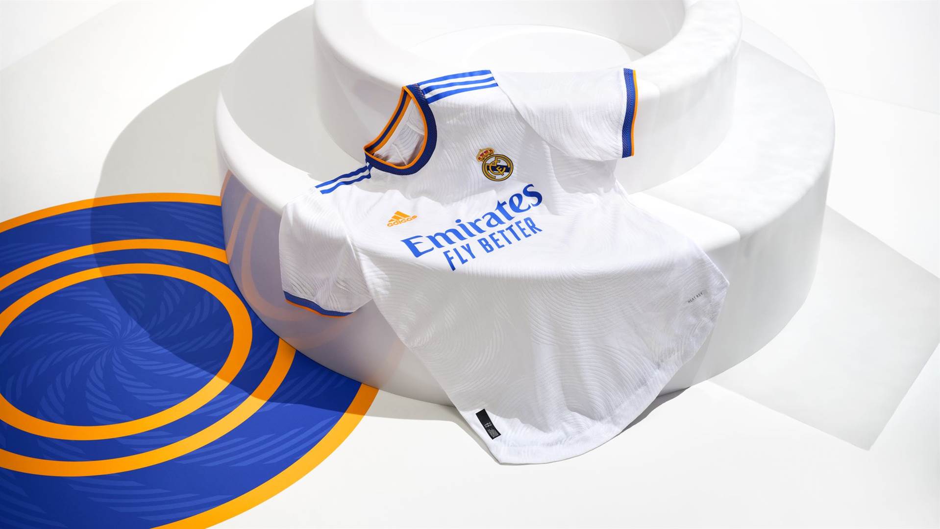 File:Karim Benzema wearing Real Madrid home kit 2021-2022.jpg