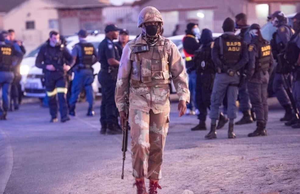 SANDF at a road block in Khayelitsha. (Gallo Images, Brenton Geach)