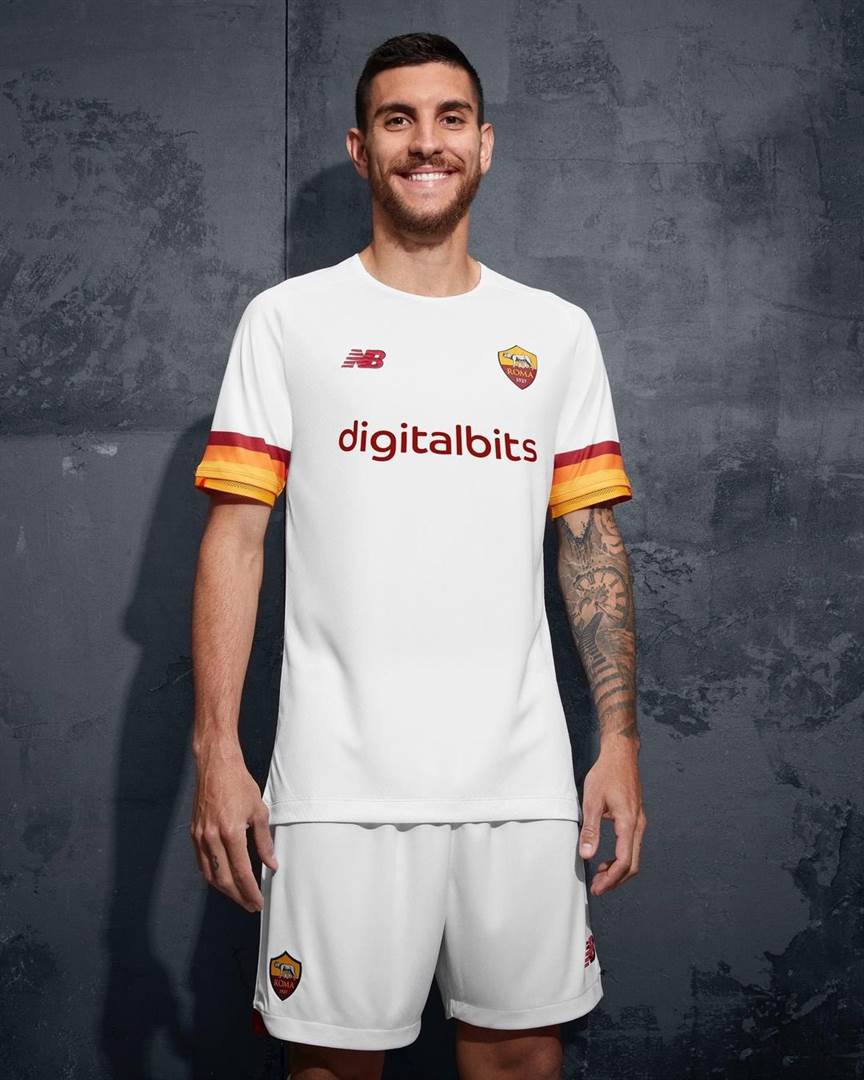 Roma (2021/22) away kit