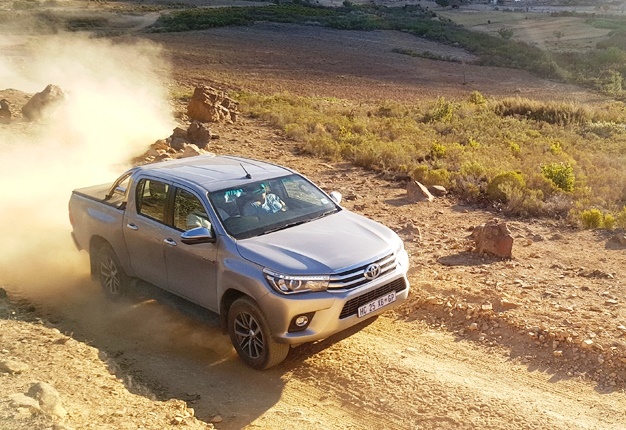 Download Toyota Hilux Tackles Dakar Stage In Sa Wheels