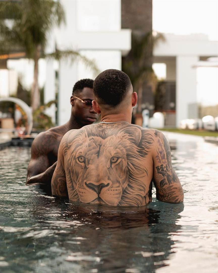 GiveMeSport - Memphis Depay's back tattoo is absolutely unreal