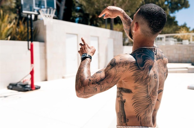 GiveMeSport - Memphis Depay's tattoo is something else!