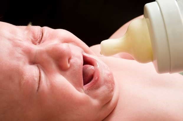 baby cries during bottle feeding