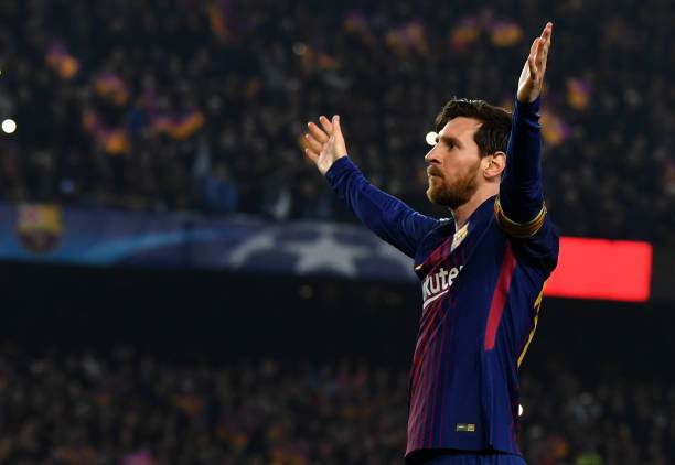 10. Barcelona : Lionel Messi (672 goals)