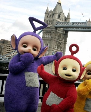 Lady teletubbies cosplay. Tinky Winky st3. Funny Tinky Winky. Teletubby picture teens Winky. Tinky Winky want to hang po in the Tree.