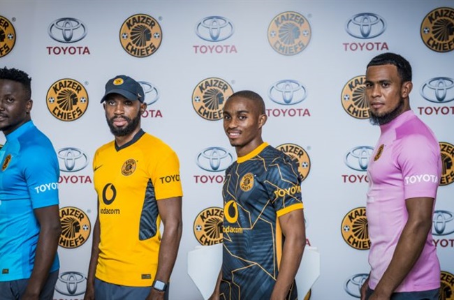 Kaizer Chiefs na platformě X: „Hola Khosi. We are not done yet, we giving  you a final chance to WIN a Kaizer Chiefs 50th anniversary jersey. Get your  KC Mobile starter pack