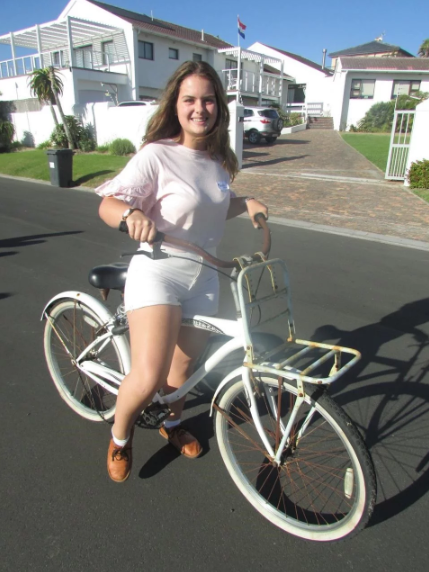 Marelize Horn (19) leer hoe om fiets te ry. Foto: Verskaf aan News24