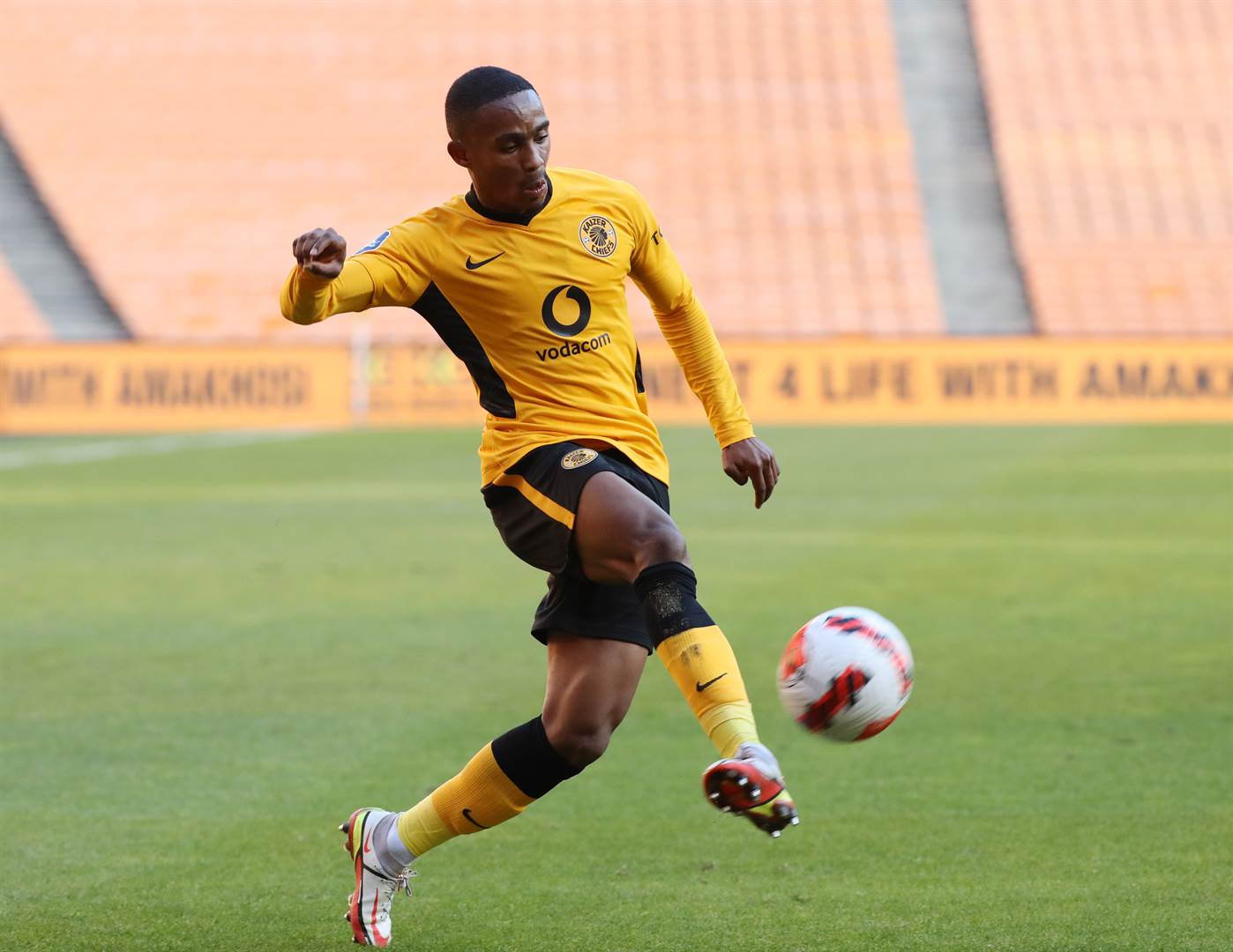 Kaizer Chiefs on X: Player Updates! Colombian goal poacher Leonardo Castro  is saying goodbye to Amakhosi after his great service to the Club. Since  signing in 2018, the 33-year-old featured 122 times