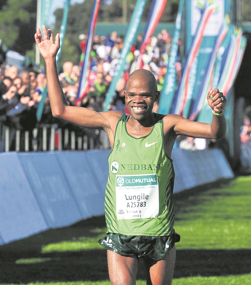 Reigning Two Oceans Marathon king Lungile Gongqa will line up to defend his 2017 title, come rain or shine. Photo by Backpagepix