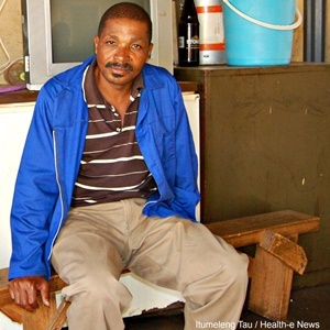 Traditional healer Dumisani Lwandle claims he can cure HIV. (Image: Itumeleng Tau/Health-e News)
